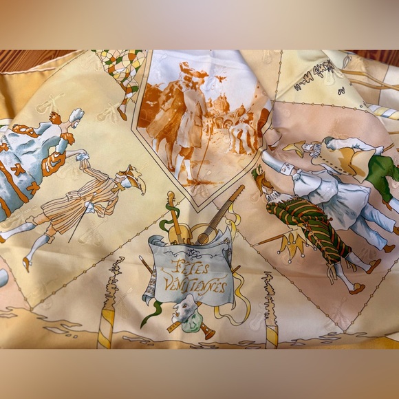 HERMES Vintage Rare Luxury Mandolin Jacquard Silk 90 Scarf “Le Carnaval Venise” - Picture 12 of 16